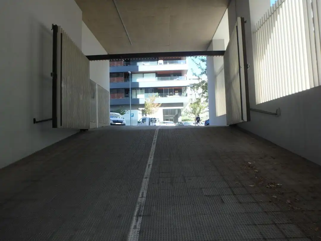 Garage for rent in Lezkairu