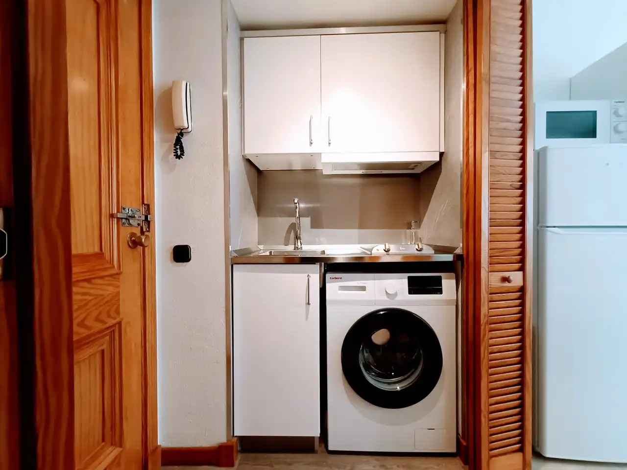 Cuina de Estudi de lloguer en Madrid amb Moblat, Rentadora i Microones