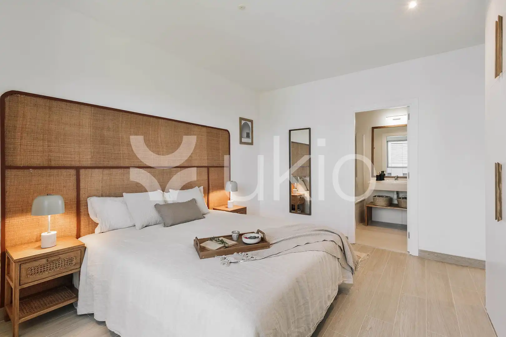 Dormitori de Apartament de lloguer en Barcelona amb Aire condicionat, Calefacció i Moblat