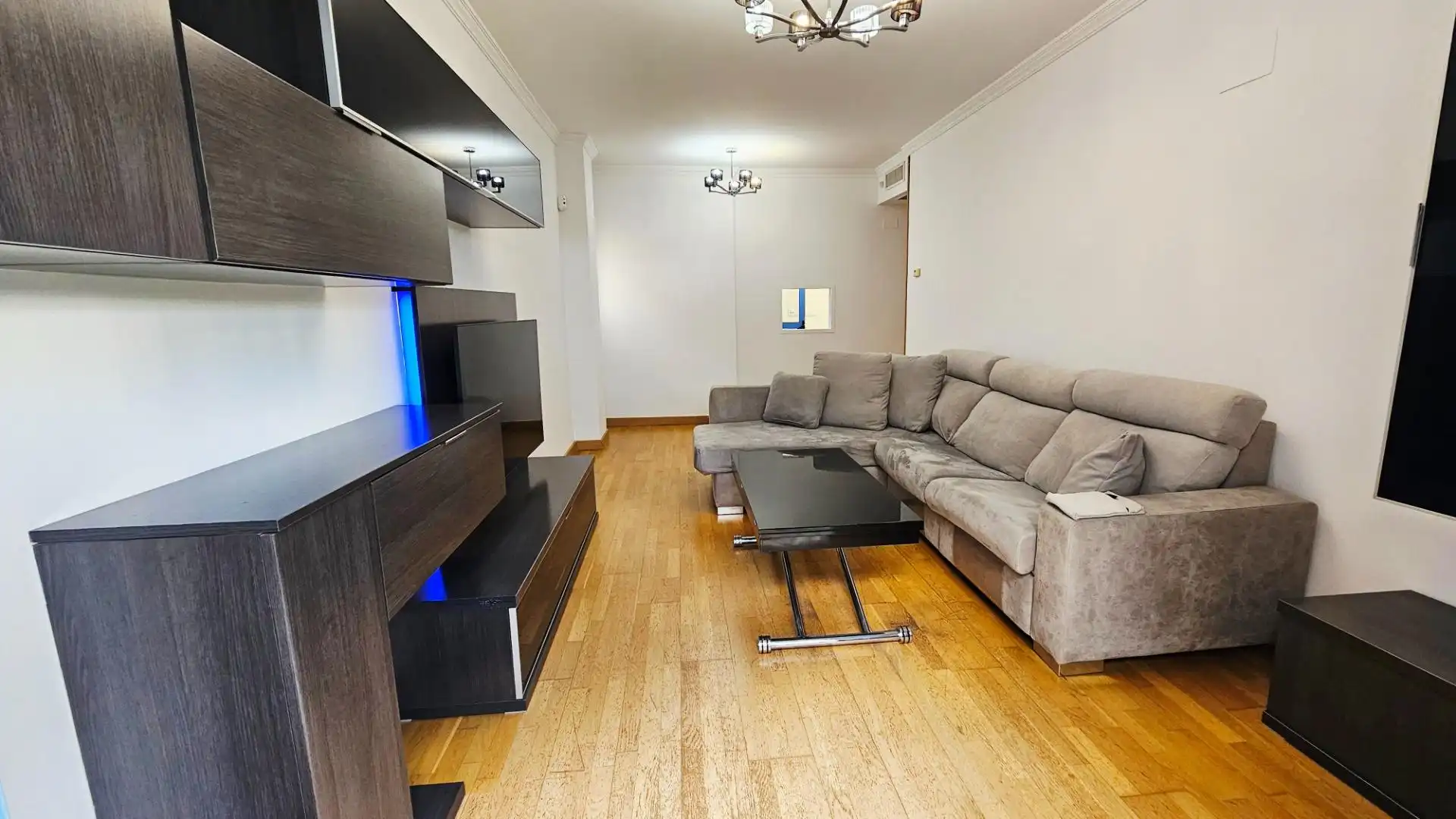 Sala d'estar de Planta baixa en venda en Málaga amb Aire condicionat, Jardí privat i Parquet