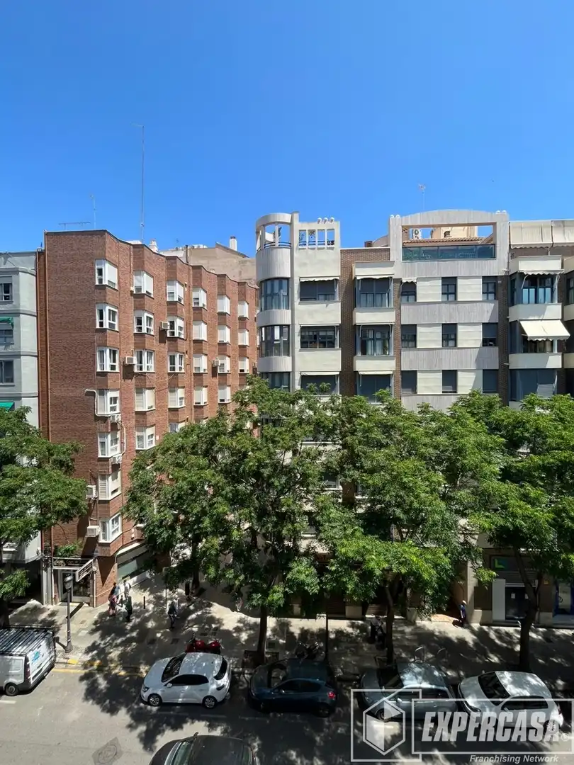 Vista exterior de Pis en venda en Valencia amb Aire condicionat