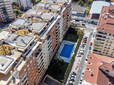Penthouse with pool for sale in Romeria del Rocio