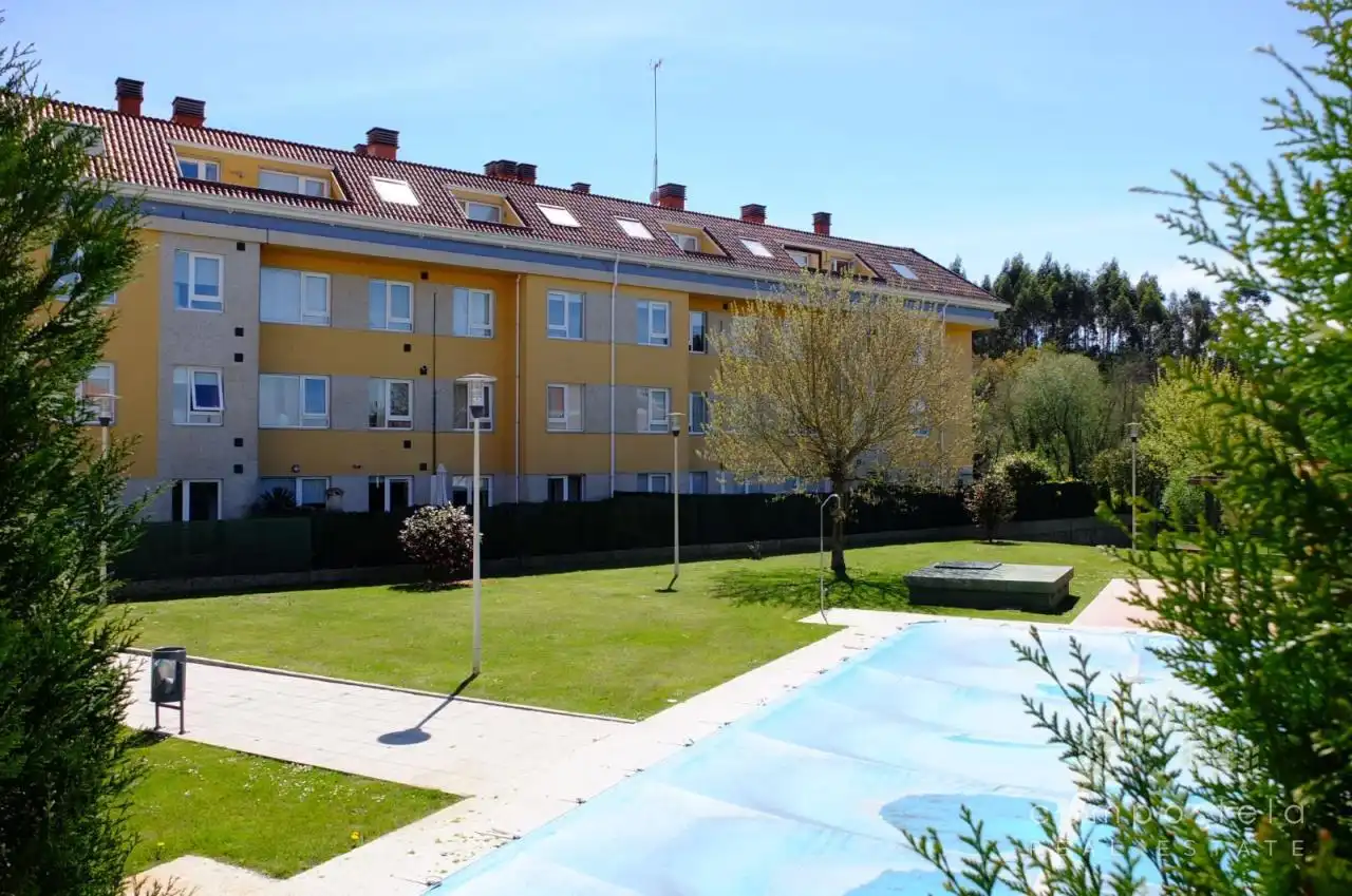 Vista exterior de Pis en venda en Teo amb Calefacció, Traster i Piscina