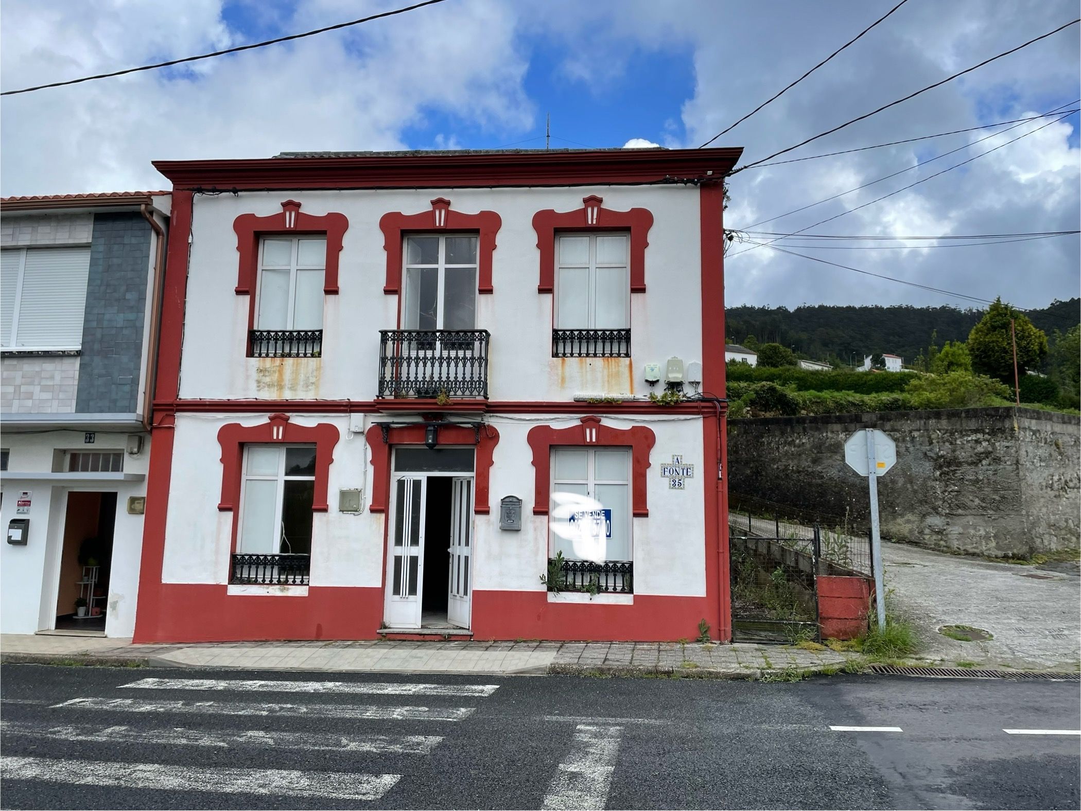 Exterior view of Single-family semi-detached for sale in Neda