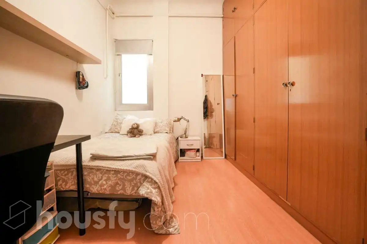 Dormitori de Pis en venda en Madrid amb Calefacció, Parquet i Moblat