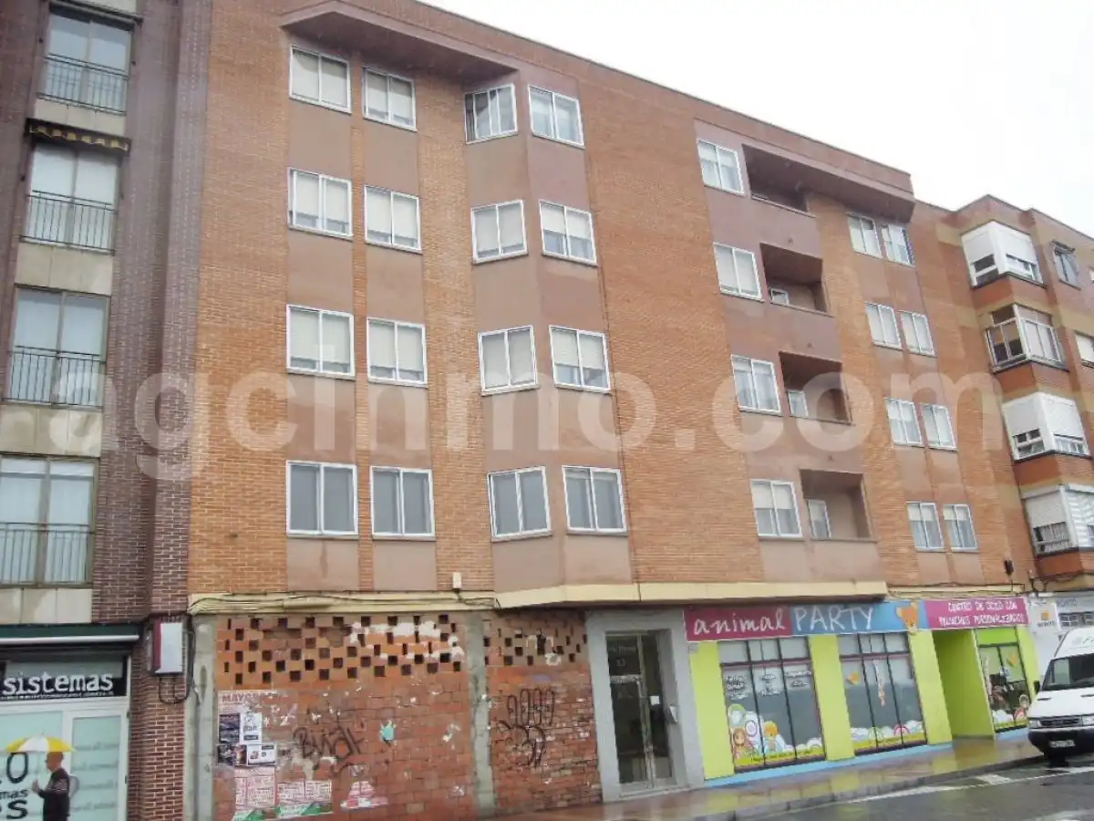 Vista exterior de Local de lloguer en Valladolid