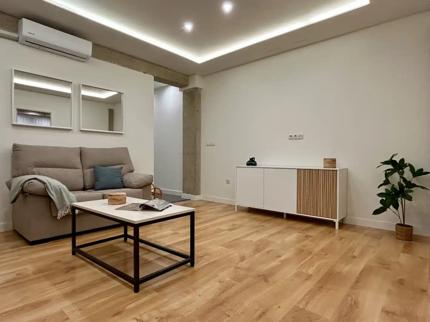 Sala de estar de Piso en venta en Granada con Aire acondicionado, Parquet y Amueblado
