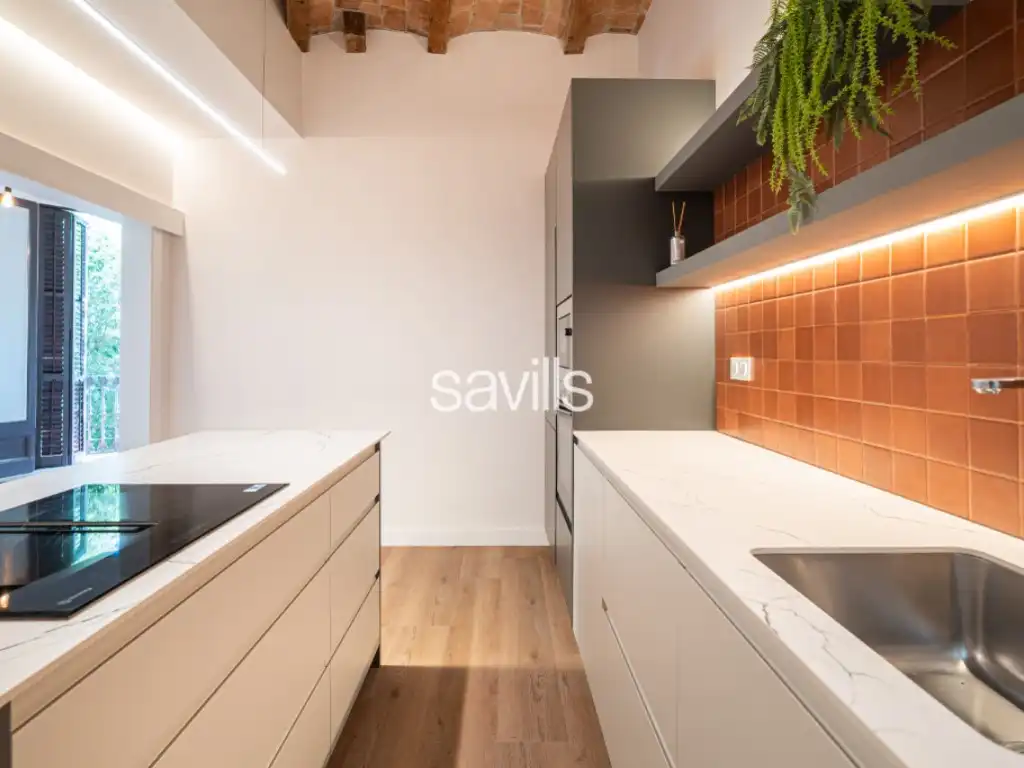 Cuina de Apartament en venda en Barcelona amb Aire condicionat, Calefacció i Forn