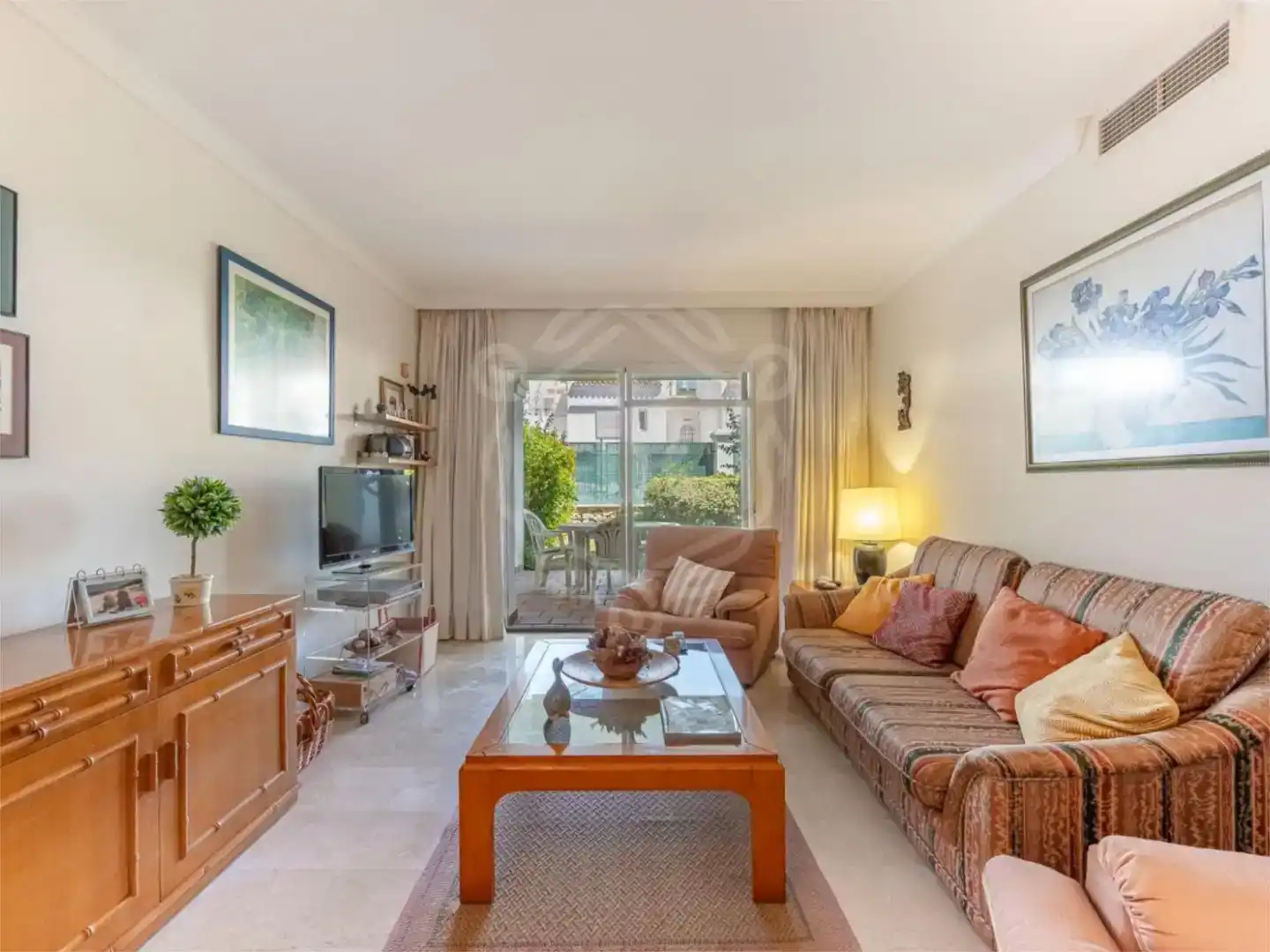 Sala de estar de Apartamento en venta en Marbella con Aire acondicionado y Piscina
