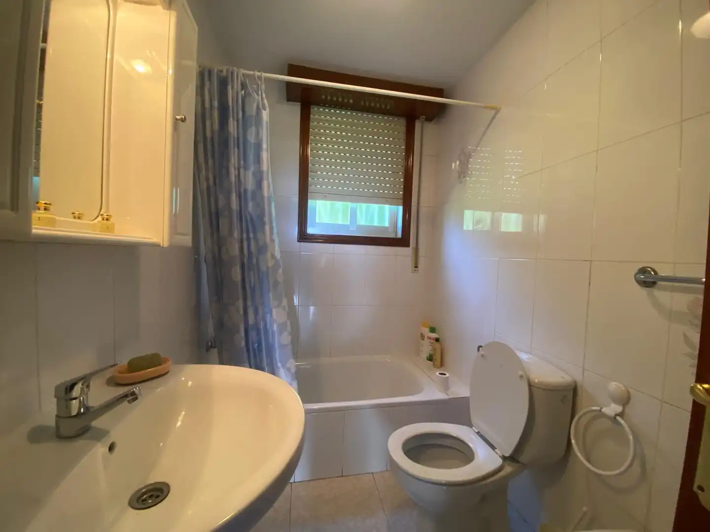 Bany de Casa o xalet en venda en O Carballiño   amb Jardí privat, Parquet i Moblat