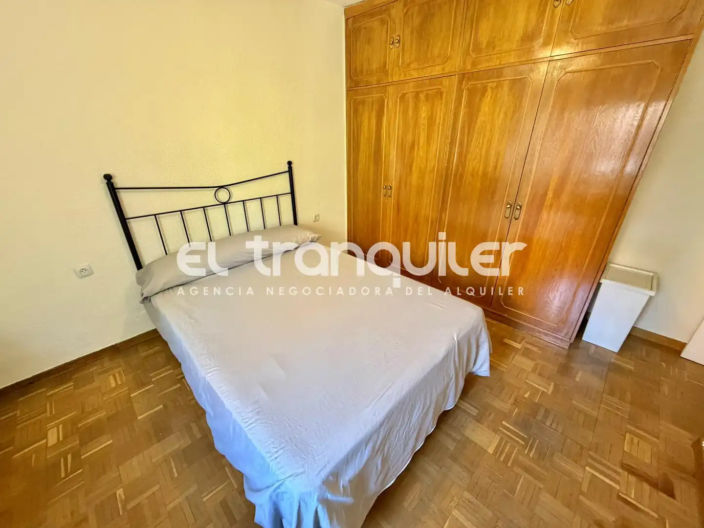 Bedroom of Flat for rent in Madrid  with Parquet flooring, Furnished and Washing machine