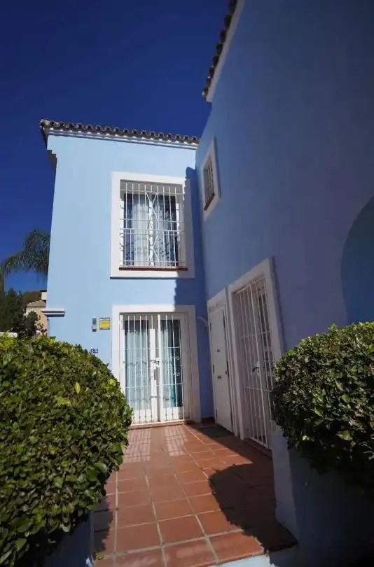 Vista exterior de Casa o xalet en venda en Marbella amb Aire condicionat, Calefacció i Jardí privat