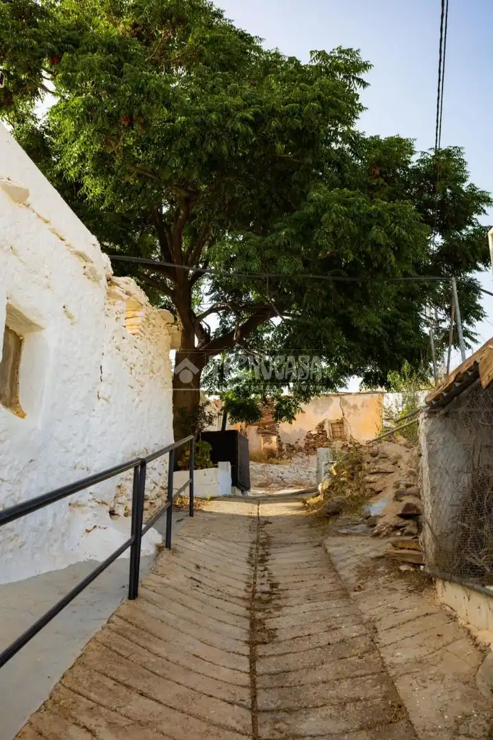 Außenansicht von Einfamilien-Reihenhaus zum Verkauf in Adra