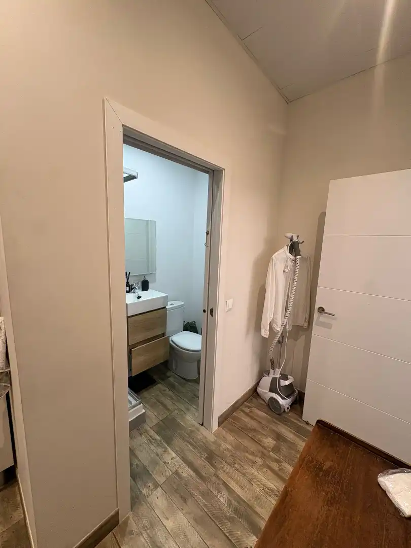 Badezimmer von Geschaftsraum zur Miete in Marbella mit Klimaanlage, Heizung und Internet