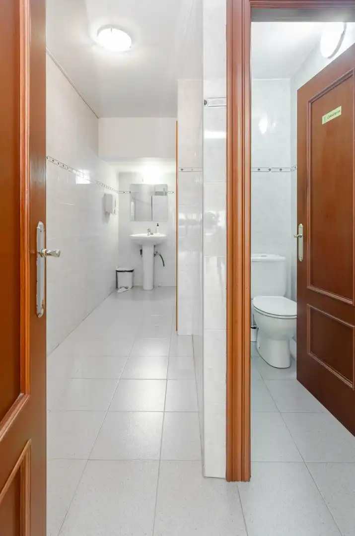 Baño de Local en venta en Oviedo 