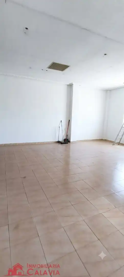 Commercial properties for rent in Baeza