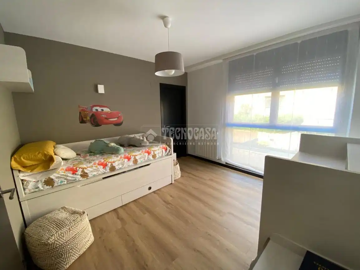 Habitación de Casa adosada en venta en Cuarte de Huerva con Aire acondicionado y Calefacción