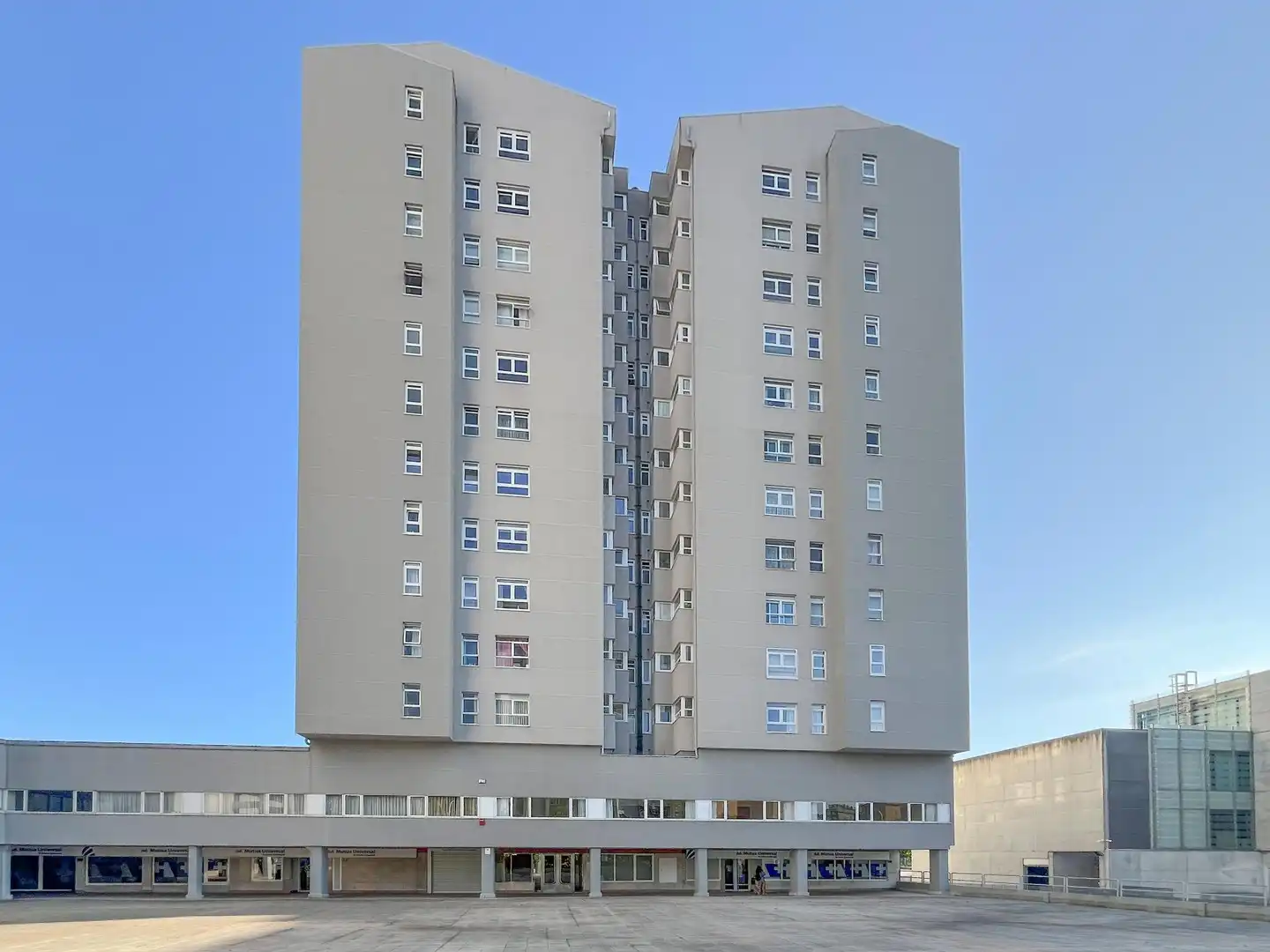 Vista exterior de Pis en venda en A Coruña Capital  amb Calefacció, Parquet i Traster