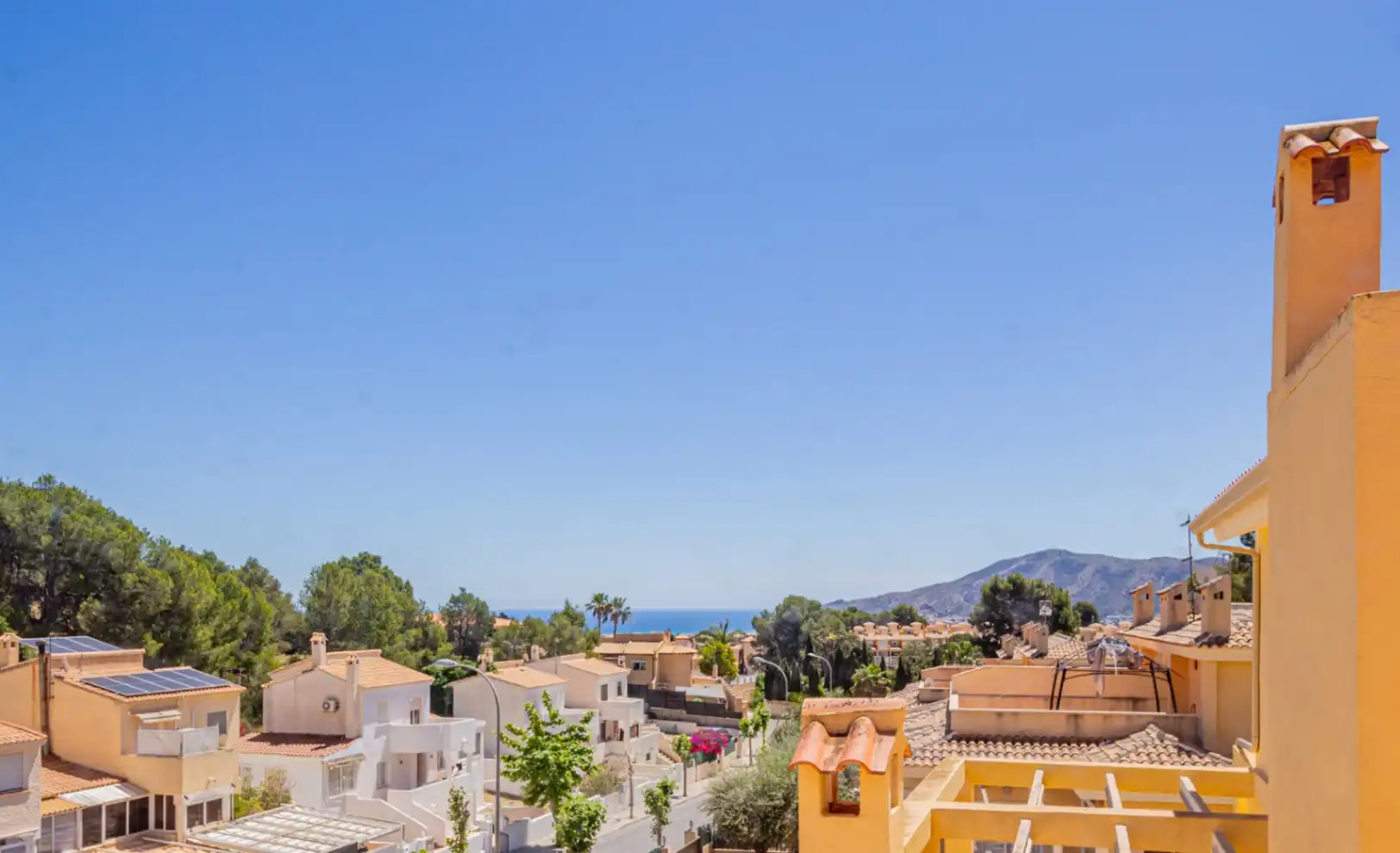 Vista exterior de Casa o chalet en venta en La Nucia con Aire acondicionado, Calefacción y Terraza