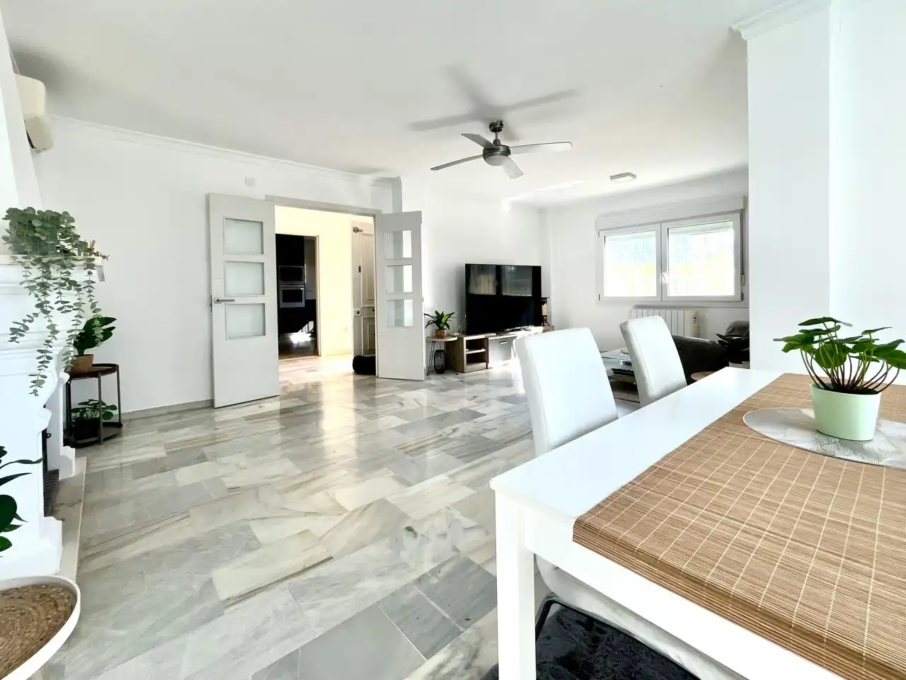 Sala de estar de Casa o chalet en venta en Torremolinos con Jardín privado, Terraza y Piscina