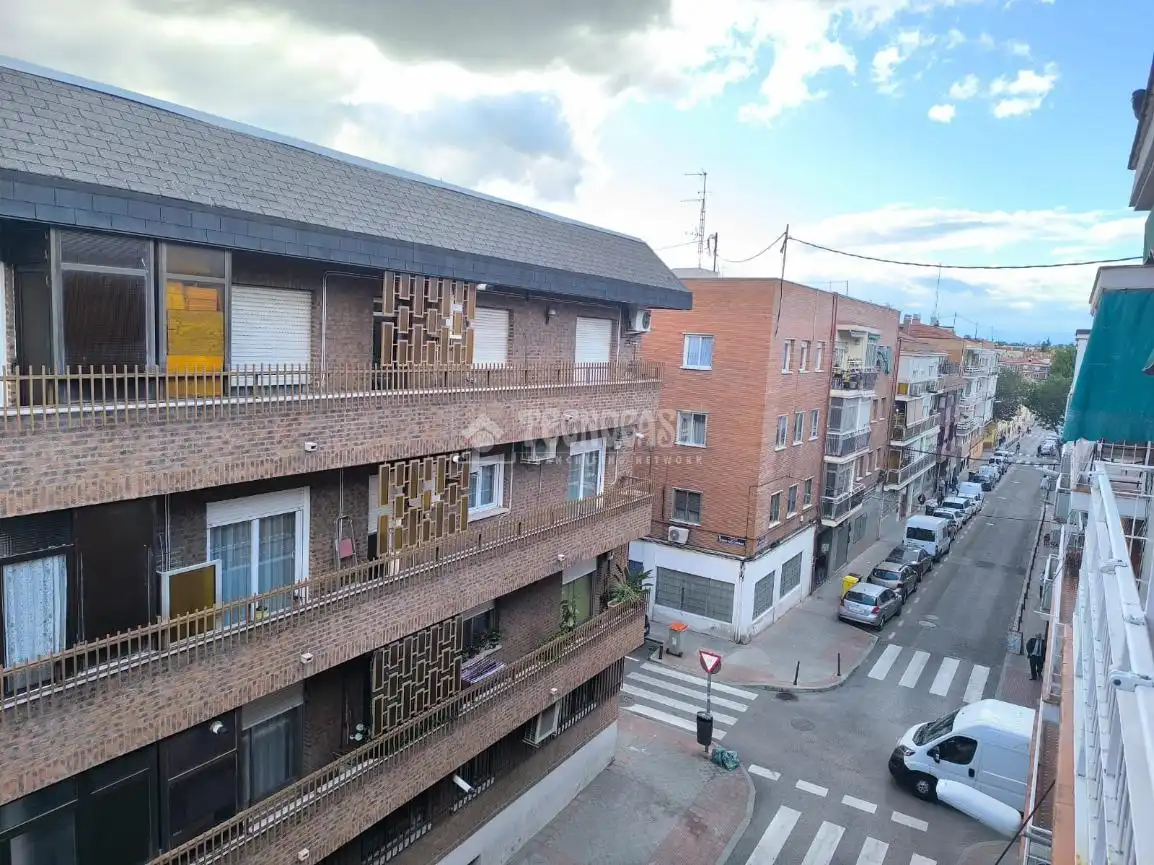 Vista exterior de Piso en venta en Madrid con Aire acondicionado, Calefacción y Parquet