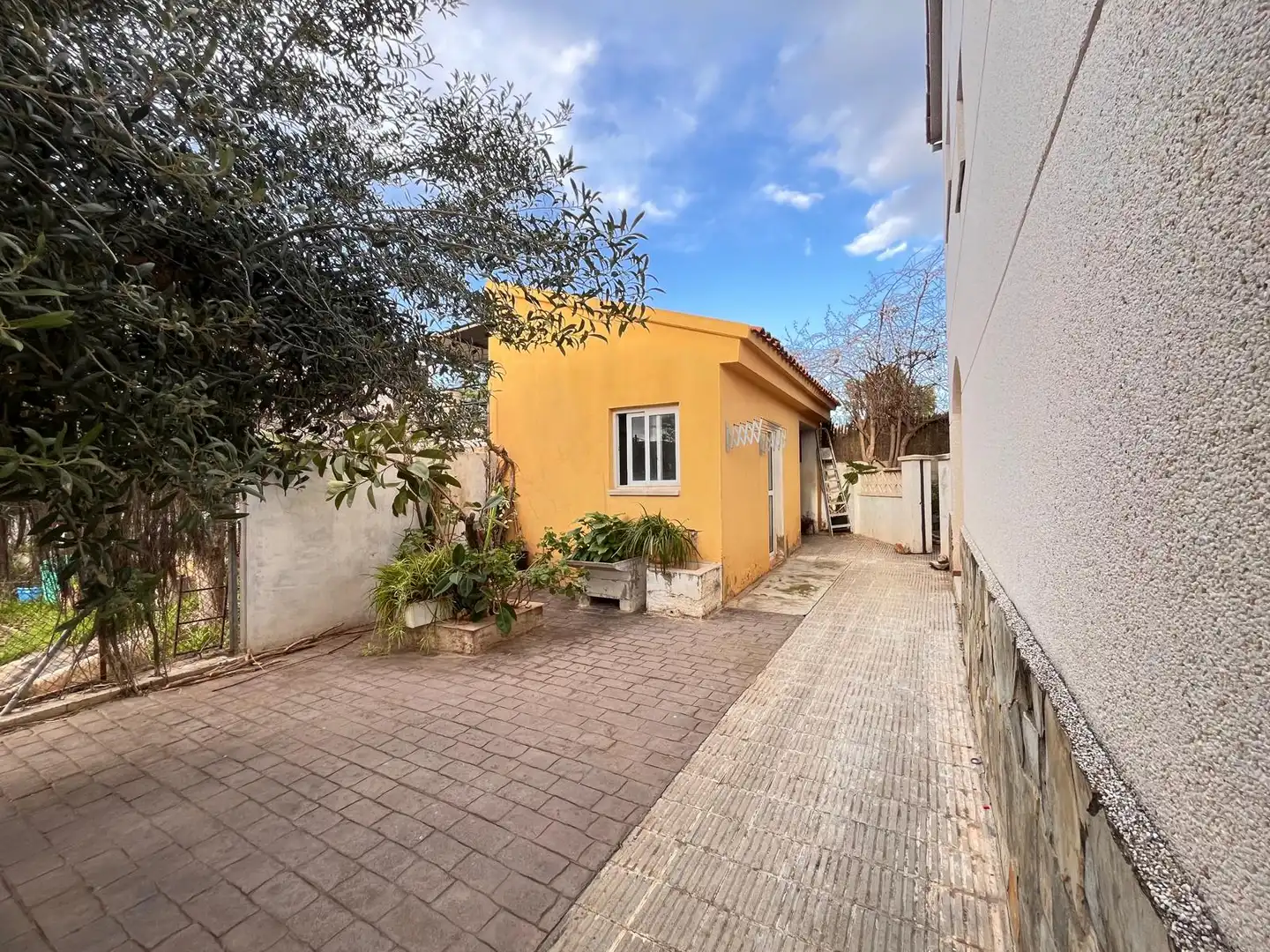 Vista exterior de Casa o chalet en venta en Vilanova i la Geltrú con Calefacción, Terraza y Piscina