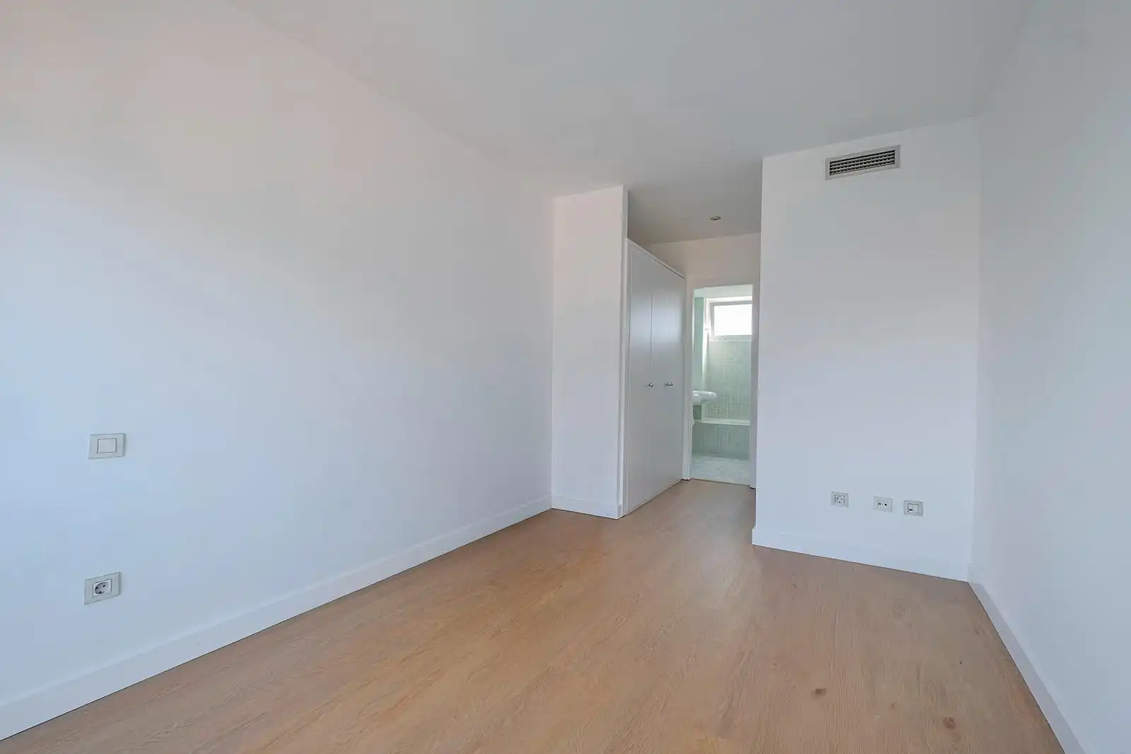 Habitación de Ático de alquiler en Pozuelo de Alarcón con Aire acondicionado, Calefacción y Jardín privado