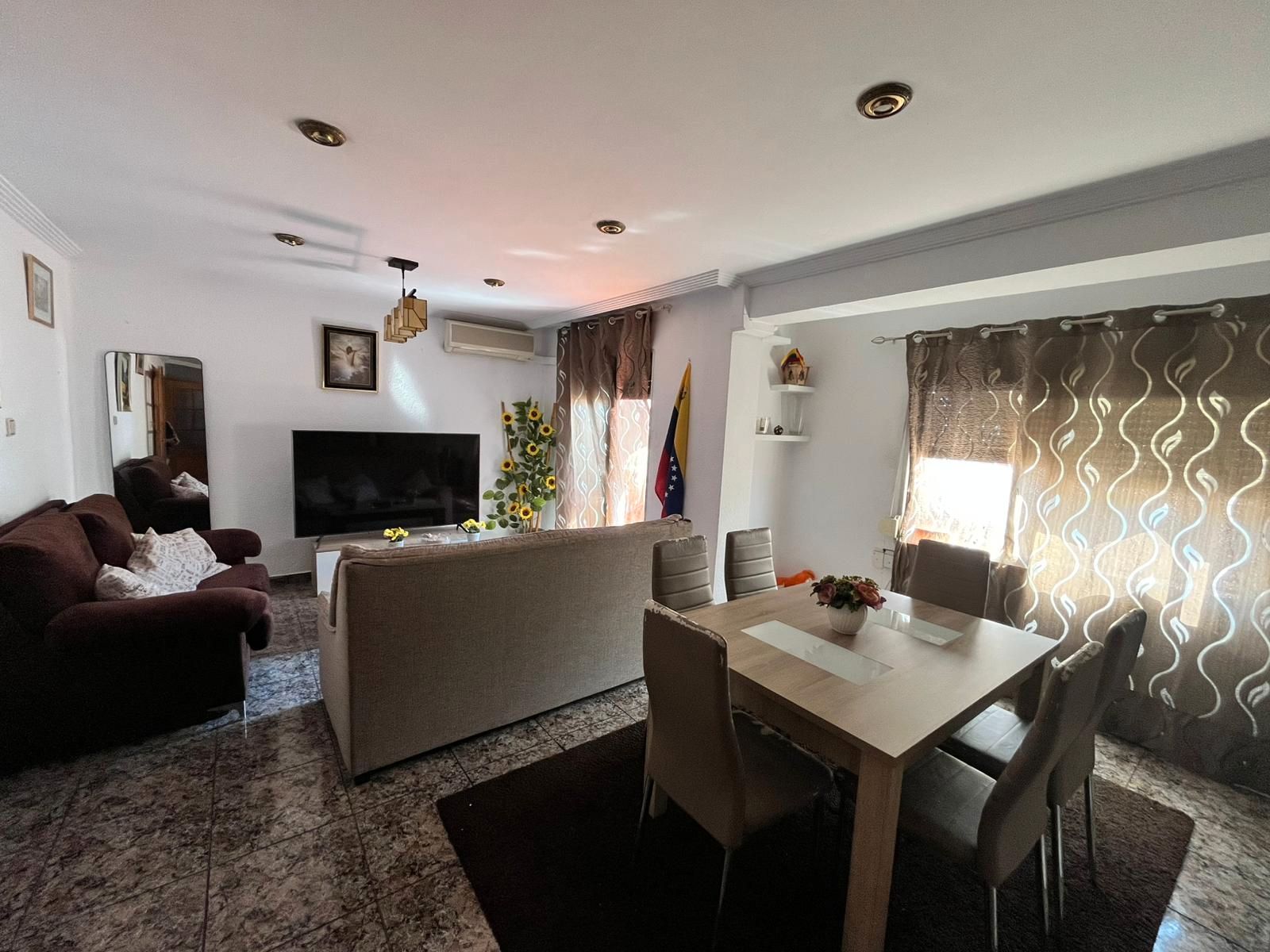 Sala de estar de Piso en venta en Paterna con Aire acondicionado y Balcón