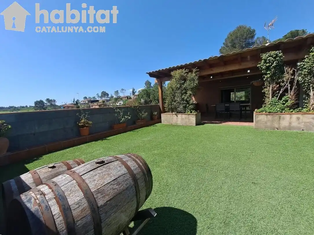 Terrassa de Casa o xalet en venda en Sant Esteve Sesrovires amb Aire condicionat, Jardí privat i Terrassa