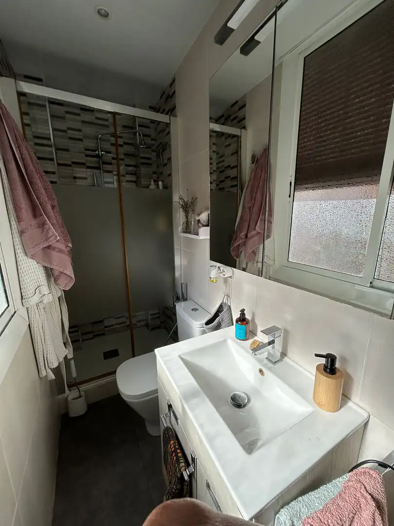 Bathroom of Flat for sale in L'Hospitalet de Llobregat  with Balcony