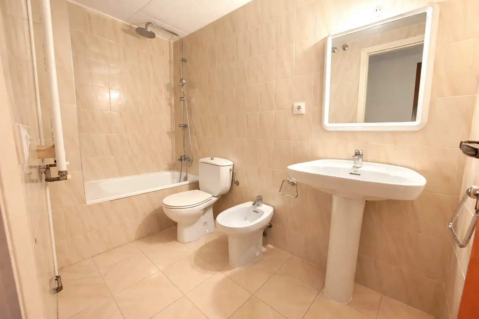 Badezimmer von Wohnung zum Verkauf in Blanes mit Heizung und Terrasse