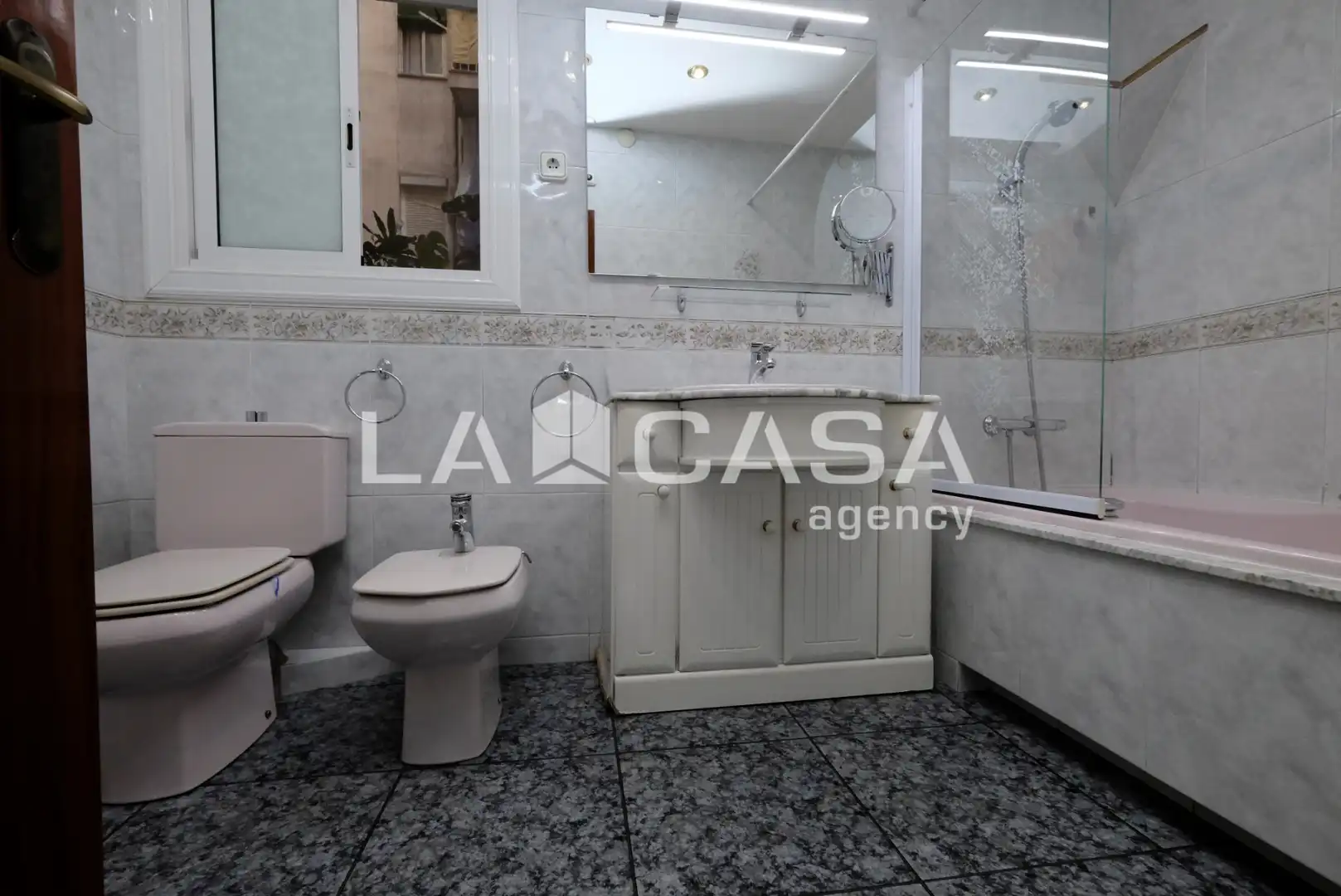 Bathroom of Flat for sale in Barcelona  with Air Conditioner, Heating and Terrace