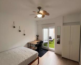 Bedroom of Flat to share in  Valencia Capital  with Air Conditioner and Terrace