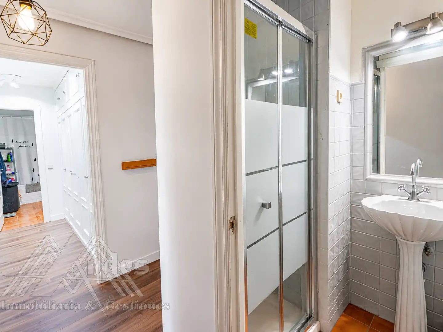 Bathroom of Flat for sale in Majadahonda  with Air Conditioner, Heating and Storage room