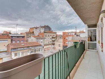 Appartamento con balcone in vendita a Carrer Universitat de Montpeller