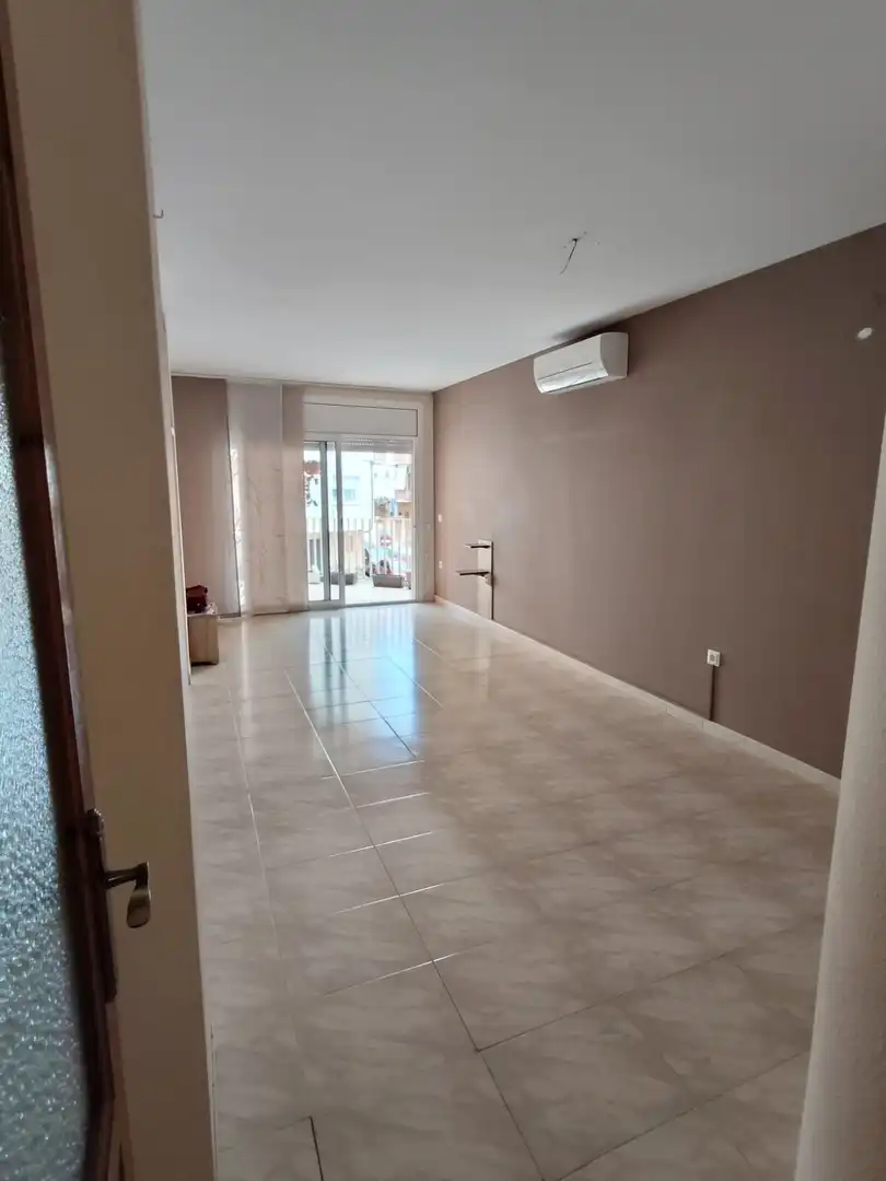 Sala de estar de Piso en venta en El Vendrell con Aire acondicionado