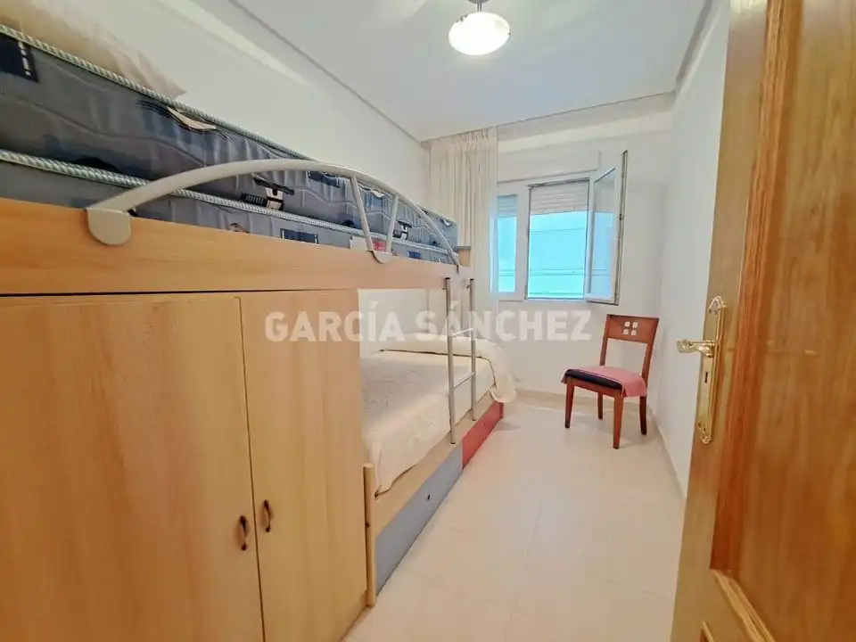 Habitación de Apartamento en venta en Boiro con Amueblado, Horno y Lavadora