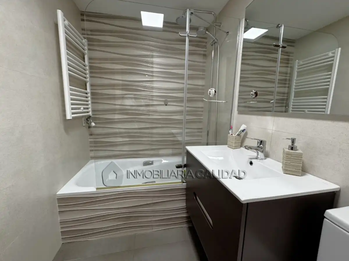 Baño de Piso en venta en Burgos con Calefacción, Terraza y Trastero