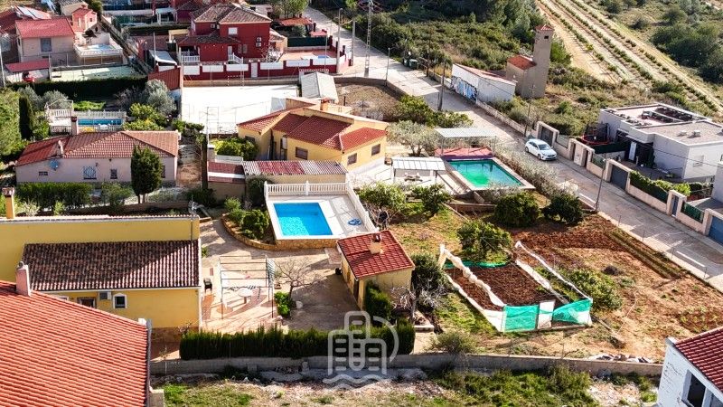 Vista exterior de Casa adosada en venda en Godelleta amb Terrassa i Traster