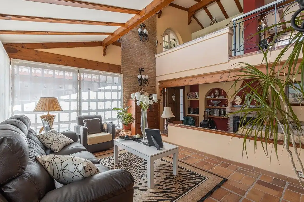 Sala d'estar de Casa o xalet en venda en Peligros amb Aire condicionat, Calefacció i Jardí privat
