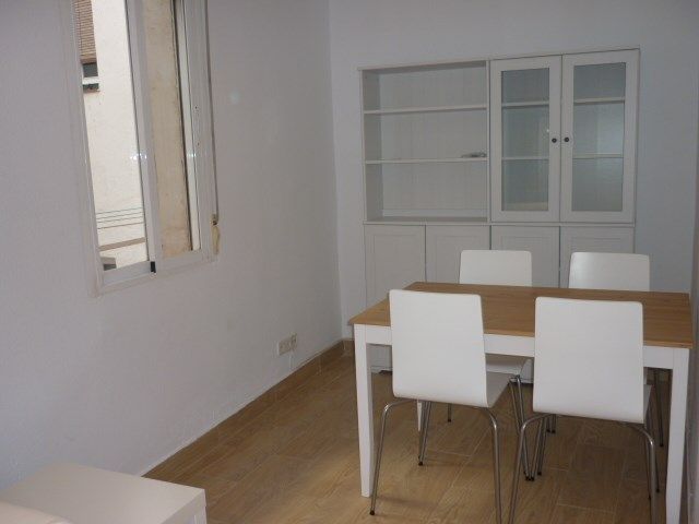 Comedor de Piso de alquiler en  Madrid Capital con Amueblado, Lavadora y Microondas