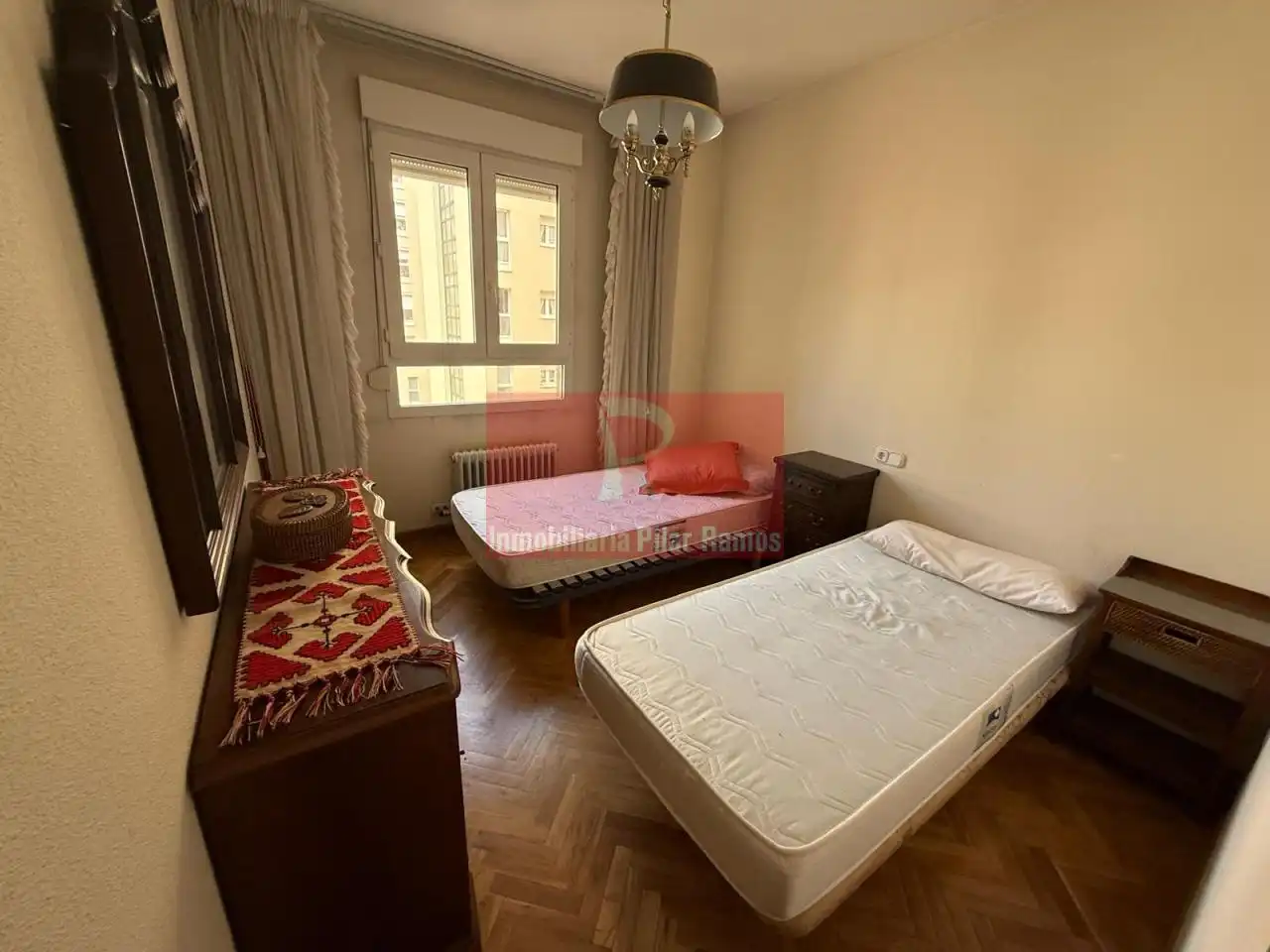 Habitación de Piso en venta en León Capital  con Calefacción, Parquet y Terraza