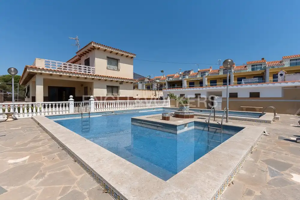 Piscina de Casa o chalet en venta en Vinaròs con Calefacción, Jardín privado y Terraza