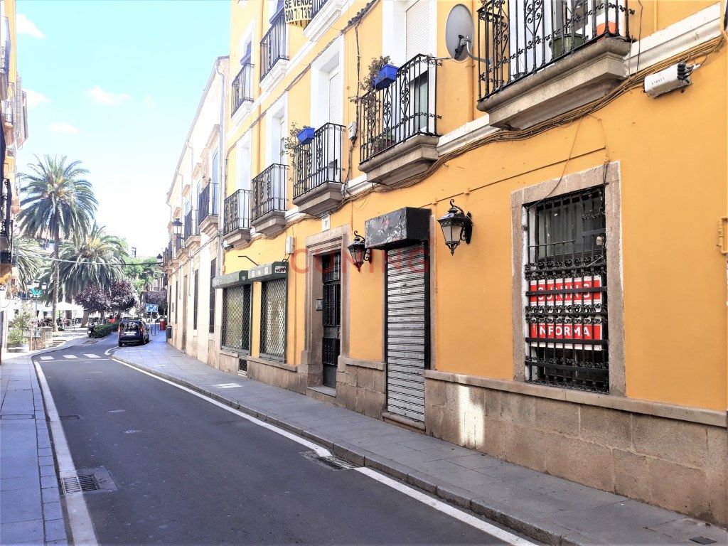 Vista exterior de Local en venda en Cáceres Capital