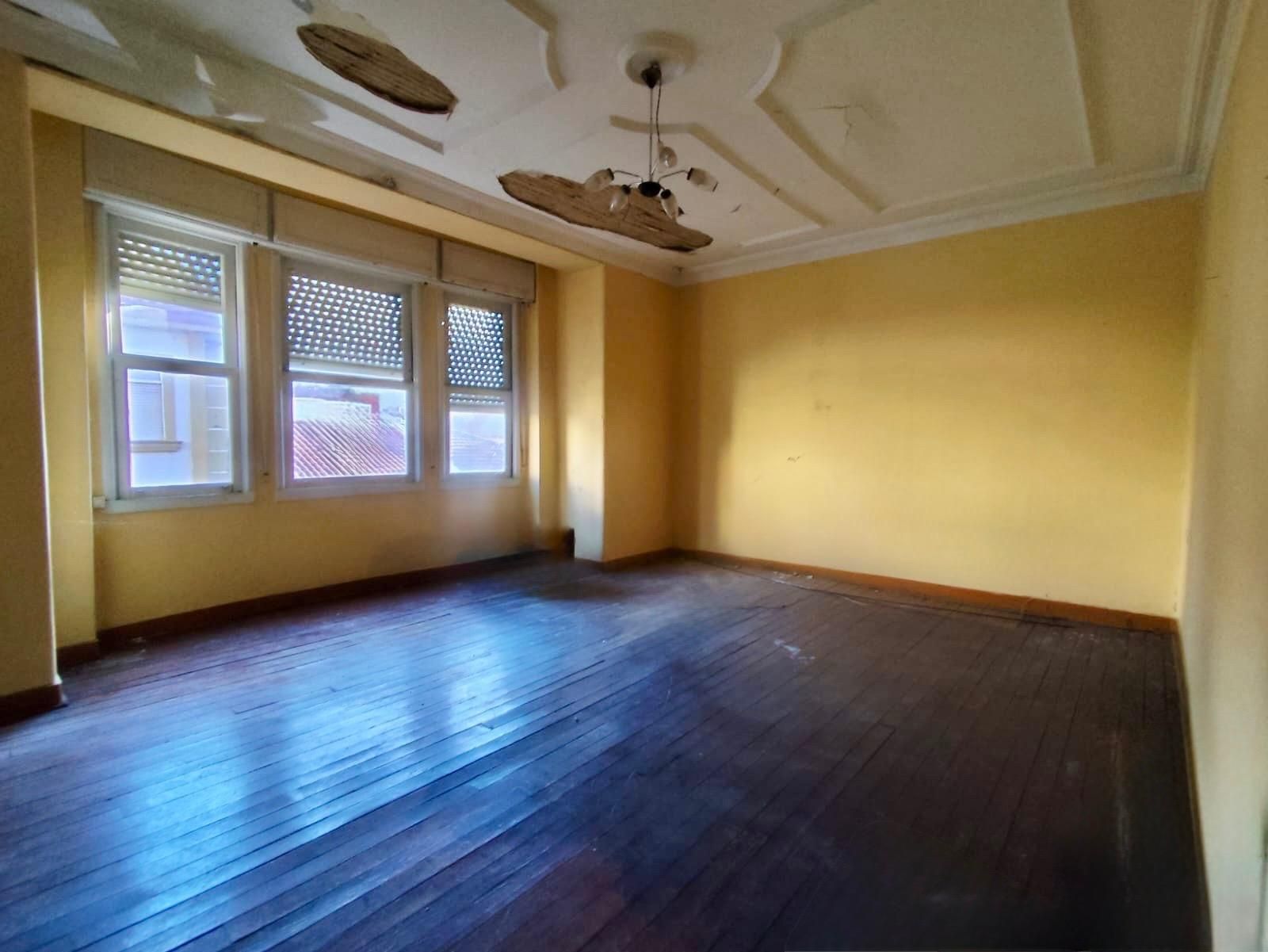 Sala d'estar de Pis en venda en Chantada amb Balcó