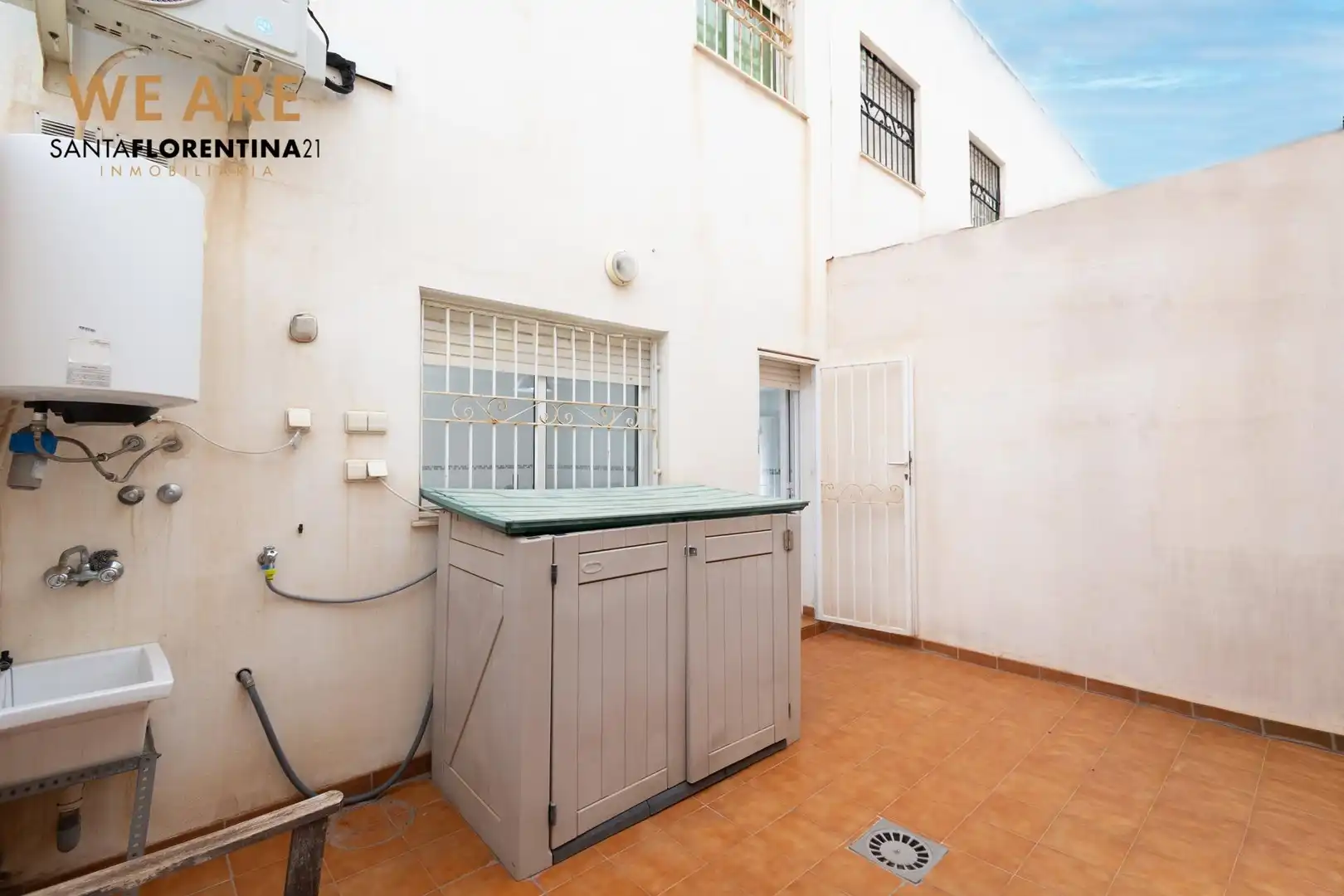 Vista exterior de Dúplex en venda en Cartagena amb Aire condicionat, Calefacció i Jardí privat