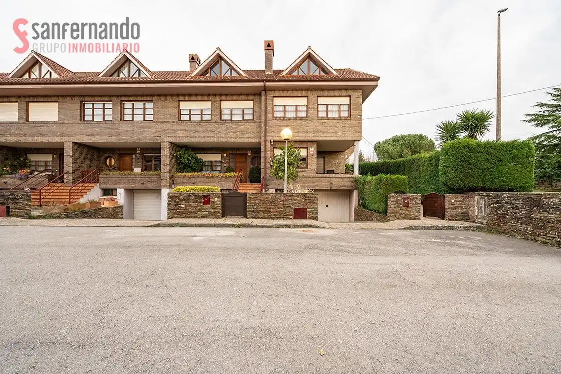 Casa adosada en venda a Reocín