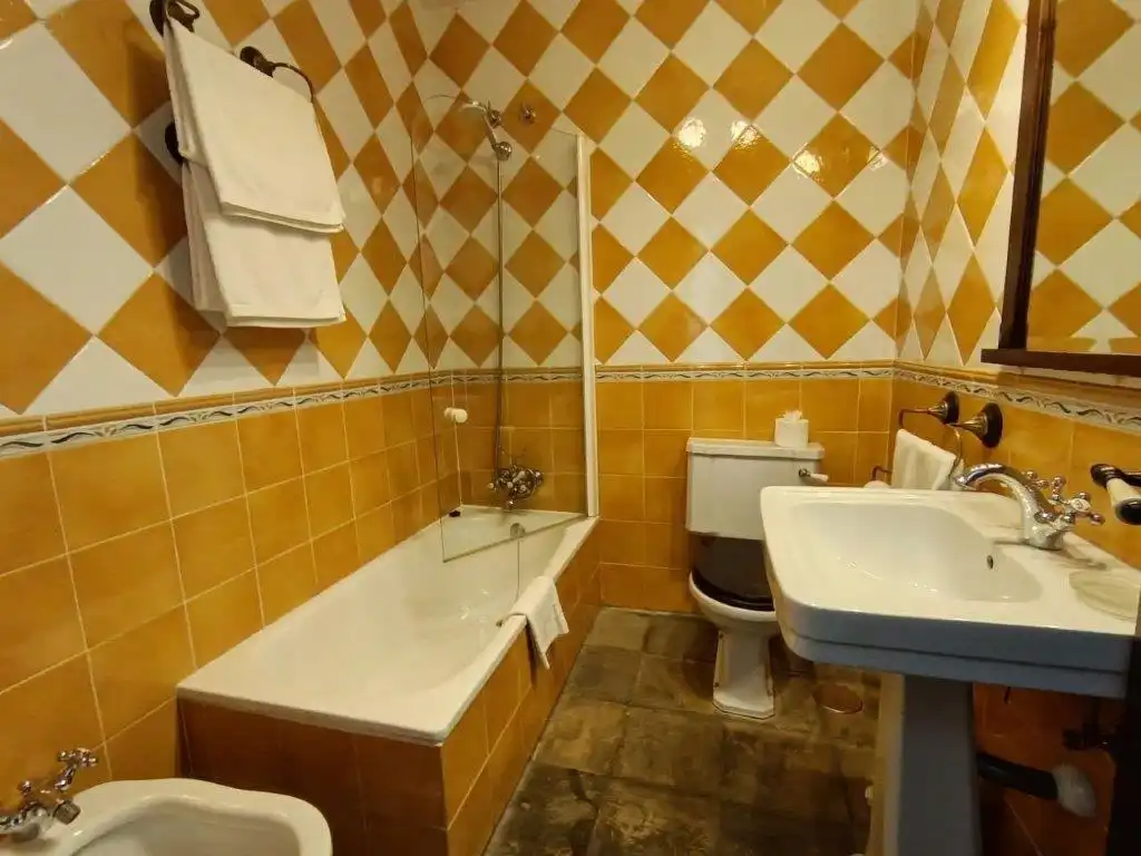 Bathroom of Buildings for sale in Navalonguilla