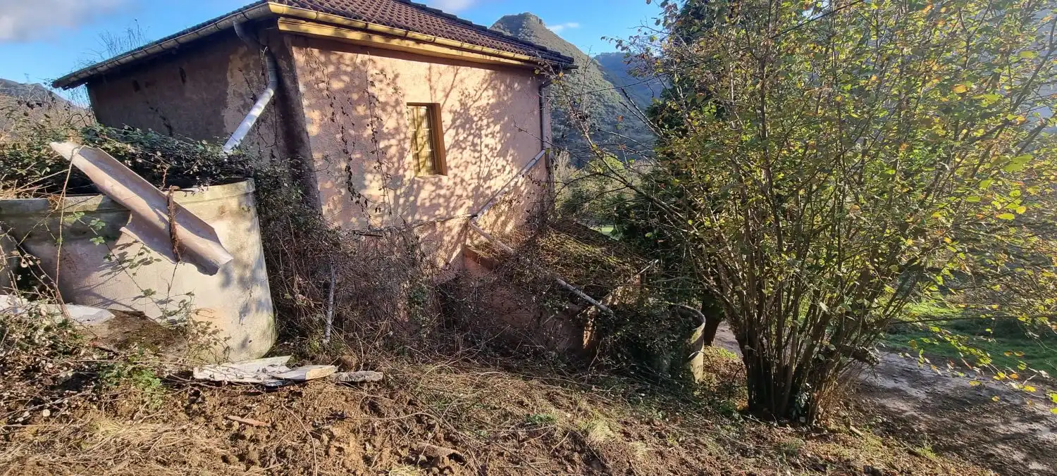 Casa o xalet en venda en Oviedo  amb Terrassa i Balcó