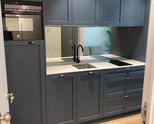 Cuina de Estudi de lloguer en  Madrid Capital amb Aire condicionat, Moblat i Forn